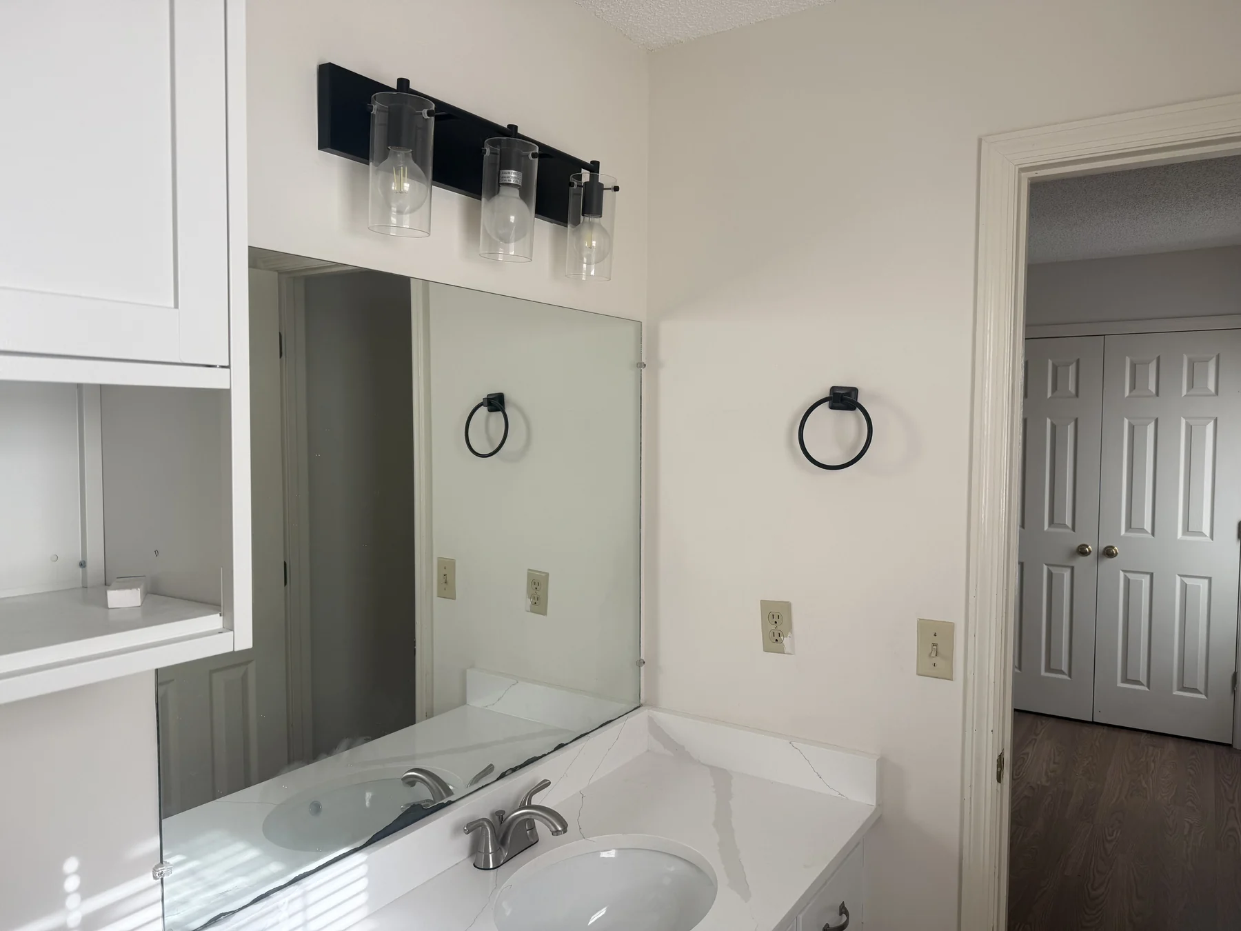 Bathroom vanity and mirror